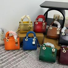 �¿�羳D�����������Ůʿ�μ��б��朗l���ٴ�r�г�������y