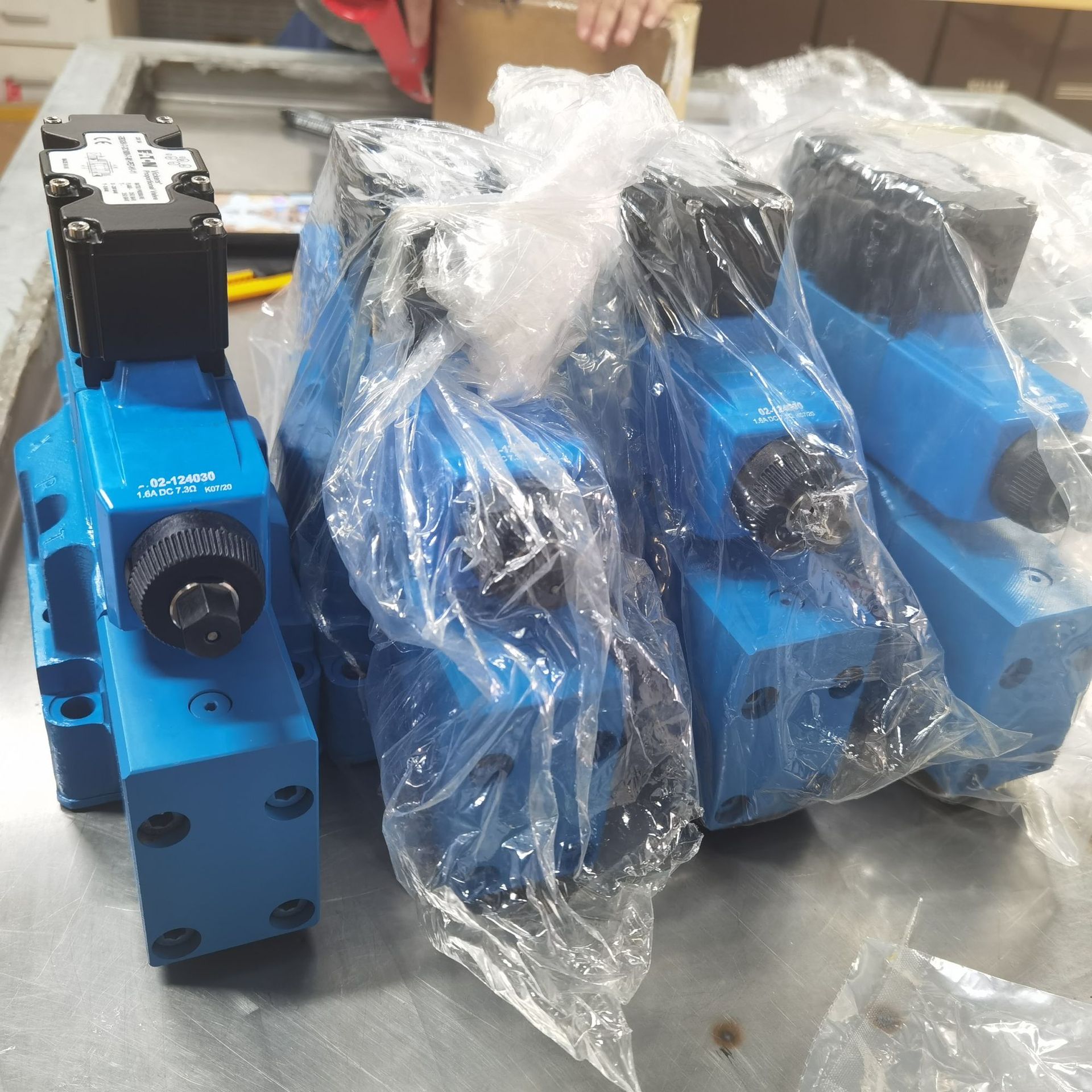 威格士比例电磁阀KBDG5V-7-33C170N-EX-T-M2-PE7-H1-11