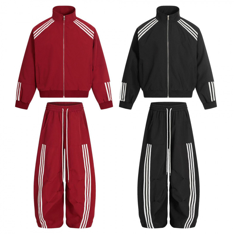 Spring and Autumn High Street Fashion Brand Sports Suit for Men, Stand-Collar Jacket with Striped Three-Bar Design, Pleated Wide-Leg Pants Spring and Autumn High Street Fashion Brand Sports Suit for Men, Stand-Collar Jacket with Striped Three-Bar Design, Pleated Wide-Leg Pants