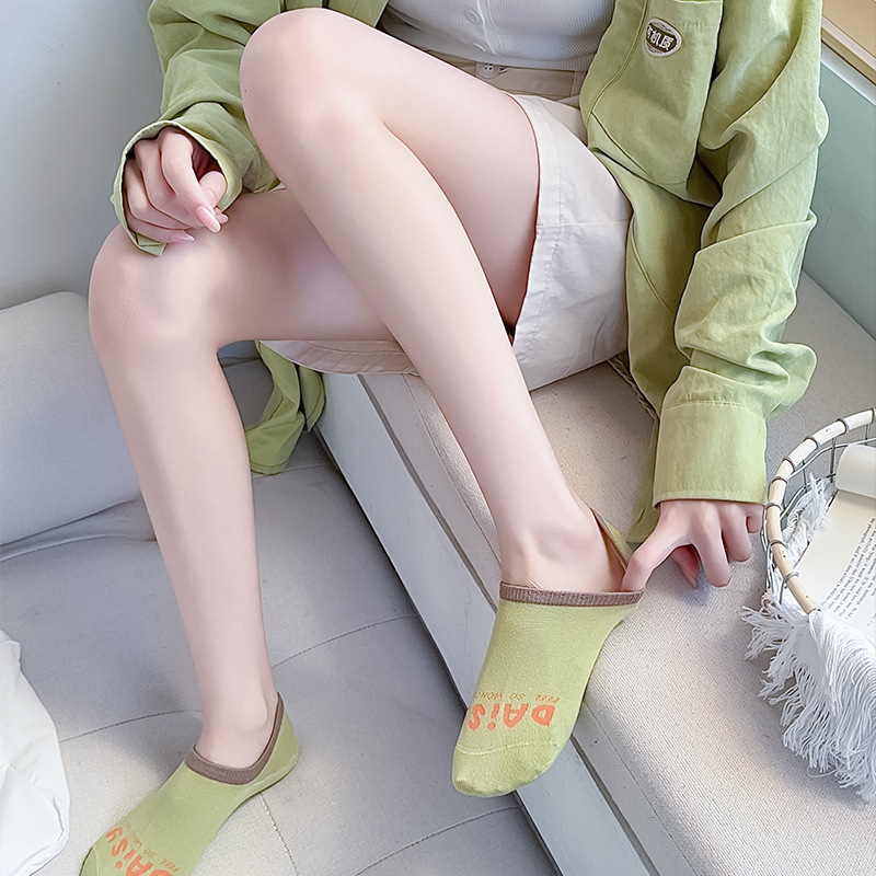 Calcetines de barco de algodón no caen tacones, calcetines cortos de color superficial, absorción de sudor, calcetines transpirables, calcetines de mujer anti-balling, Zhuhai al por mayor.