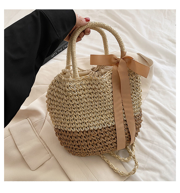 Casual Style Large Capacity  Woven Straw Portable Shoulder Bag display picture 4
