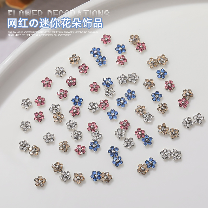 Nail Art Mini Joyas de flores de metal Primavera y verano Nuevo estilo Flash Diamante de pila tridimensional Terminado Uñas Joyas de diamantes al por mayor