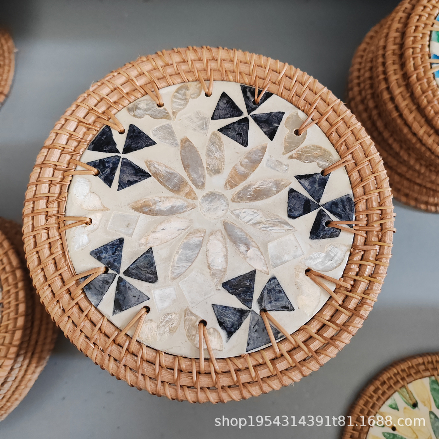 Alfombrilla aislante de concha, posavasos para hoteles y hostales, alfombrilla de desayuno con borde de ratán, alfombrilla antisalpicaduras para mesa de café, aislamiento térmico y protección contra quemaduras.