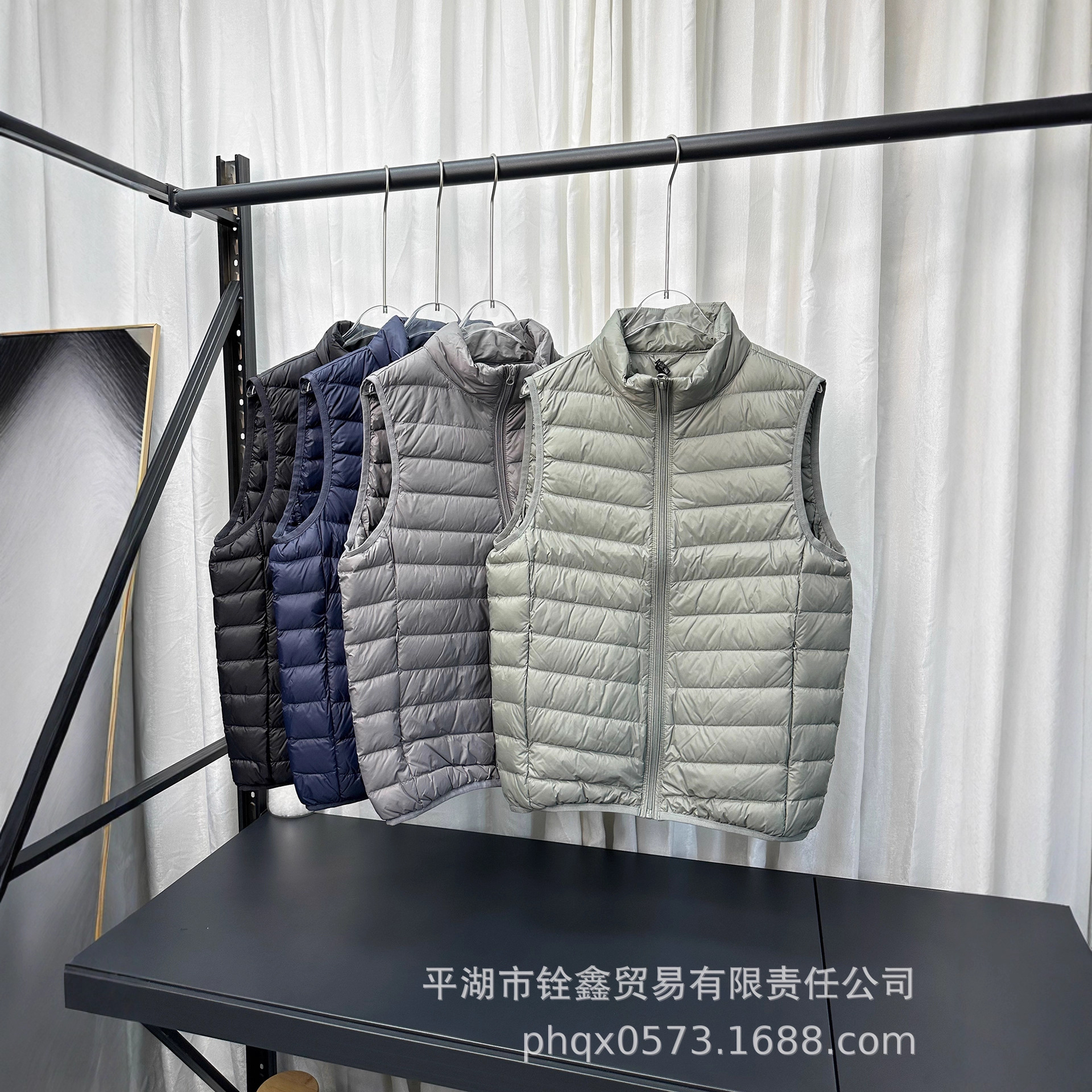 Men's Lightweight down Vest with Stand Collar, Ribbed Design, New National Standard 90% Down, Basic Style, Suitable for Outdoor Wear, Sports, and Portable