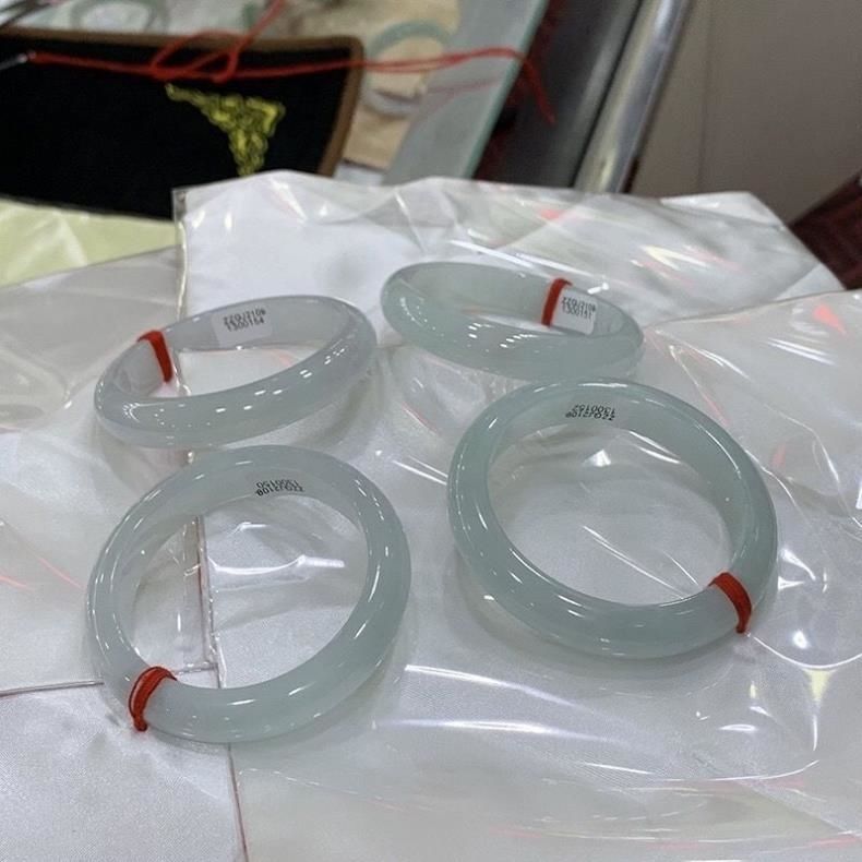 Vòng tay ngọc bích Miến Điện màu trắng xanh nhạt, đá tự nhiên cao cấp chi tiết 2