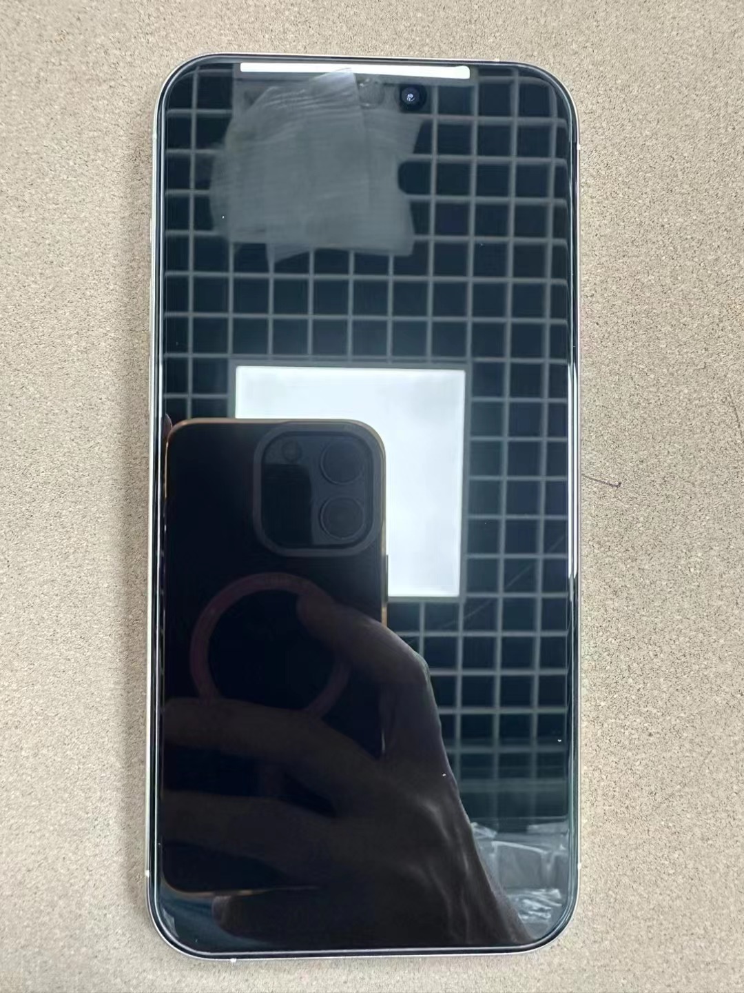 Aplicable a iPhone15Pro alta galvanoplastia de aluminio transparente película templada iPhone15 localizador película cubierta de pantalla completa