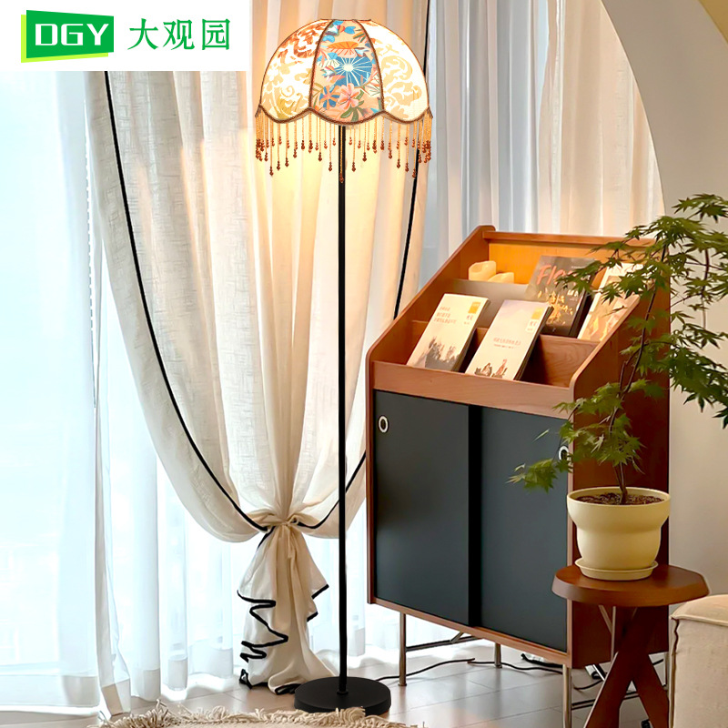 Lámpara de pie junto a la cama del dormitorio, estilo americano, sala de estar retro, sofá, impresión, decoración de tela, iluminación de ambiente 194L