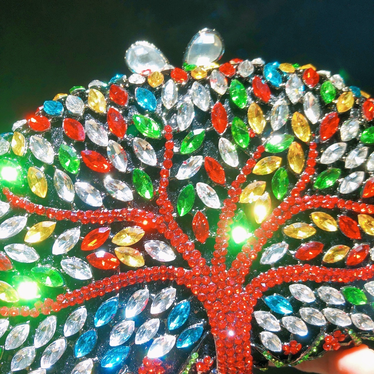 * Nuevo metal hueco transfronterizo árbol cielo incrustado bolso de banquete de diamantes bolso de mano de mujer