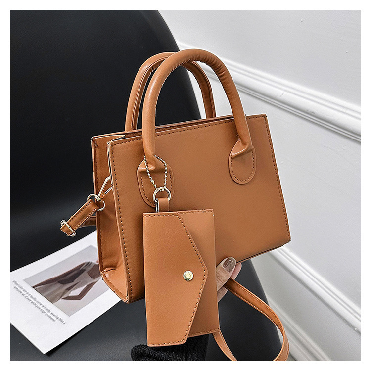 Women's All Seasons Pu Leather Solid Color Elegant Streetwear Square Zipper Square Bag display picture 1