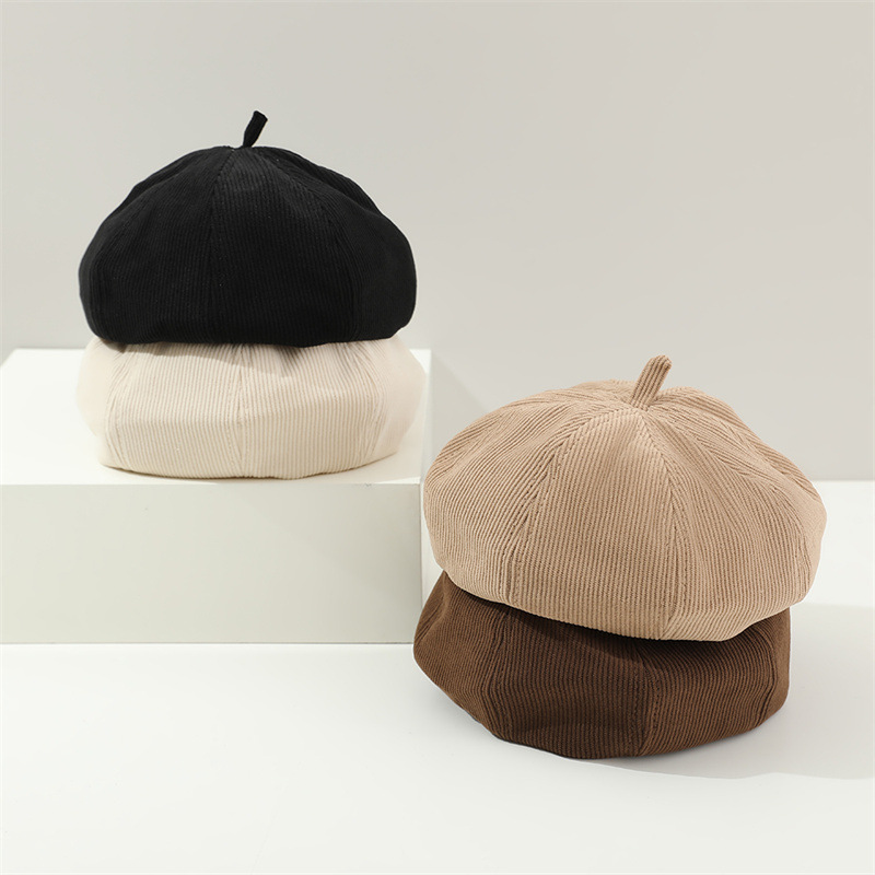 Demi-season corduroy beret