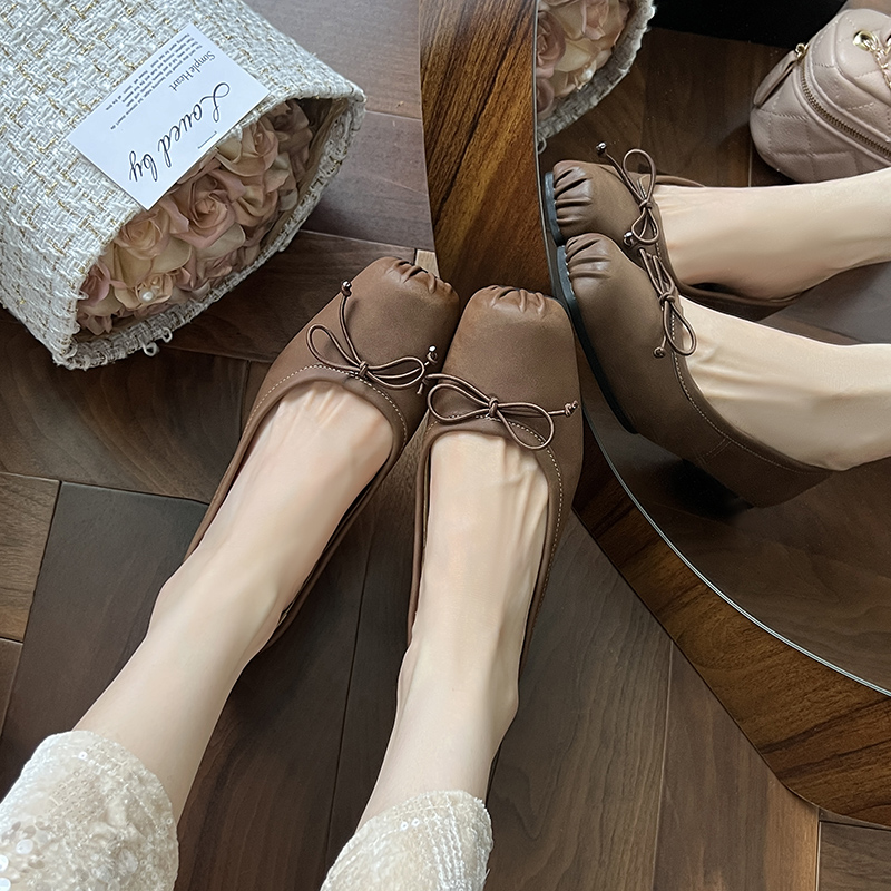 Zapatos de ballet de arco de cuero, zapatos de tacón medio grueso, zapatos de nariz de cerdo retrógrado UMAW para mujeres
