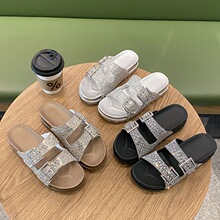 ���ˮ�һ����ЬŮ���ļ��¿�͹��⴩�r�аٴ����ܛ��ɳ������