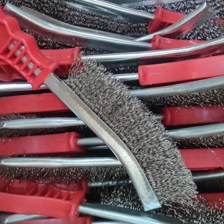 Cepillo de eliminación de óxido Cepillo de pulido Cepillo de descalcificación Cepillo de alambre de acero con mango rojo de plástico Cepillo de alambre de barbacoa Cepillo de acero inoxidable