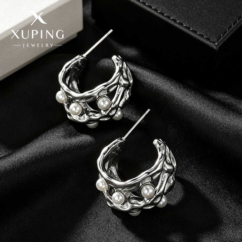 Xuping Jewelry Nuevo diseño de nicho Pendientes de alta gama de moda de perlas de imitación Pendientes de lujo ligero de tendencia salvaje al por mayor