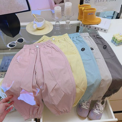 新しい女の子の子供のズボンの夏服の女の子の薄いタイプの氷のさわやかな速乾のズボンのカジュアルなゆるい運動のズボンの長いズボン