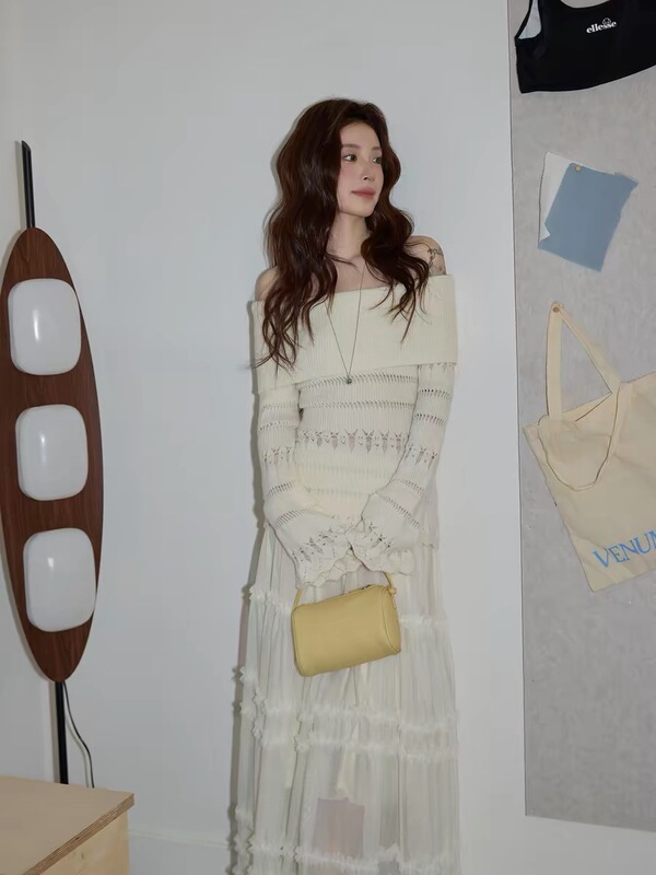 Chaochaojia Korean-style apricot-colored off-shoulder top for women, spring season, high-end, elegant, casual, slim-fit, off-shoulder knitted sweater