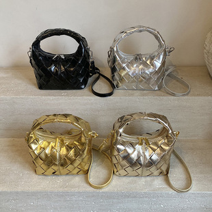 �羳��ɫ�����������Ů��2025�¿�r���|���ļ������б��С����