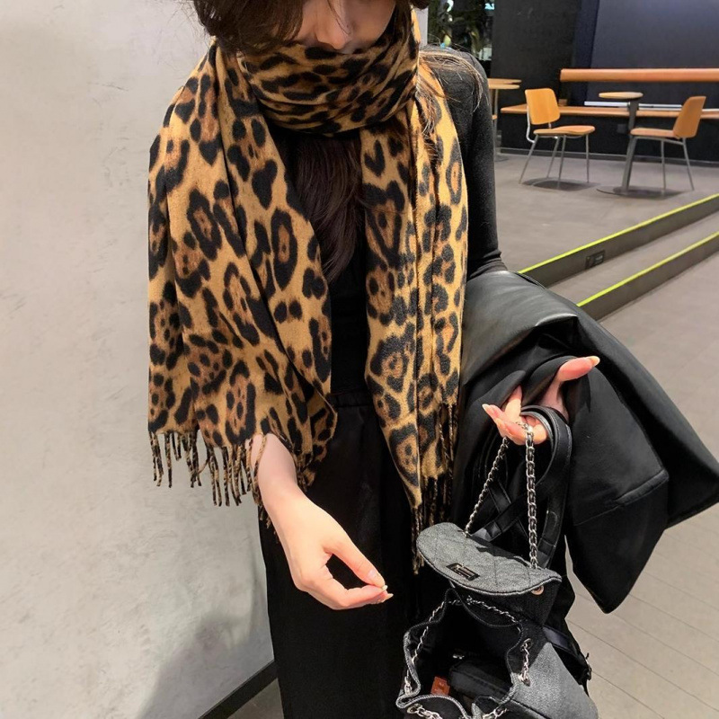 豹纹围巾女秋冬经典加厚仿羊绒印花流苏披肩欧美百搭保暖围脖批发|undefined