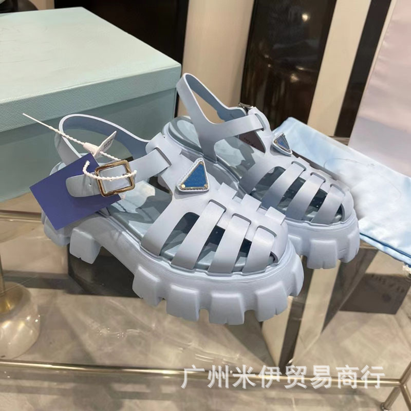 Summer 2025 P Family Metal Triangle Logo Platform Shoes Round Toe Open Toe Thick Sole High Roman Beach Shoes for Women Summer 2025 P Family Metal Triangle Logo Platform Shoes Round Toe Open Toe Thick Sole High Roman Beach Shoes for Women