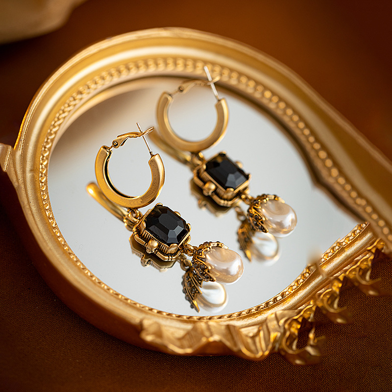 Earring Image 1