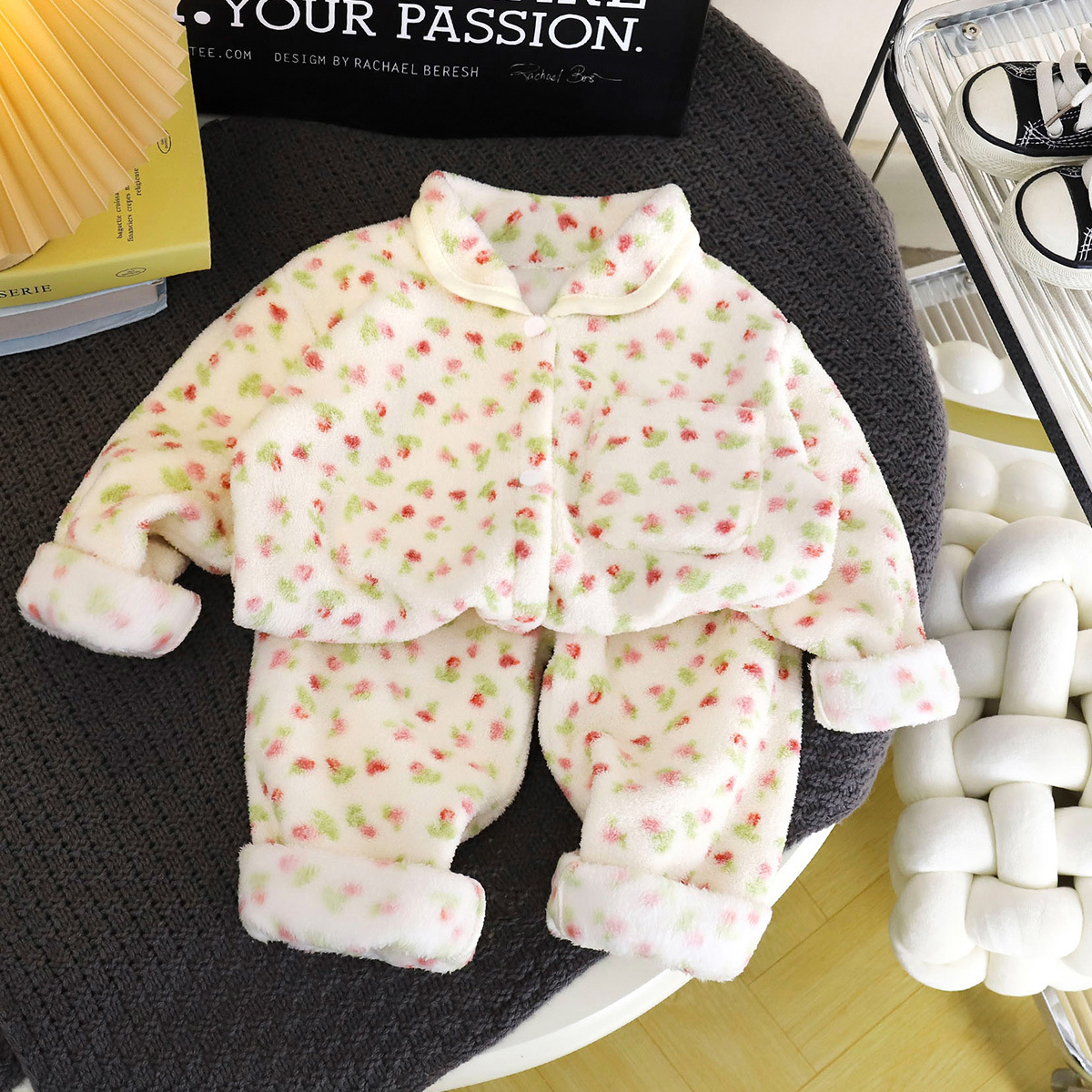 Pajamas infantiles nuevos niños con camisa de fibrillas para niñas más gruesas ropa cálida para el hogar Cardigan ropa infantil al por mayor