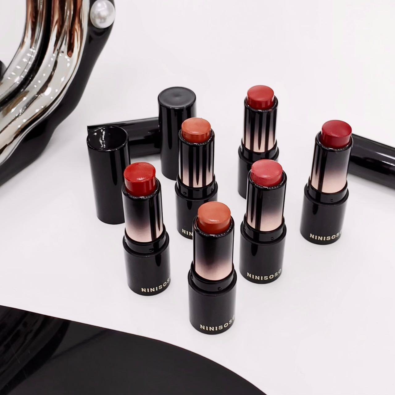NINISOSO Beige lipstick is hydrating, delicate and does not dry out, making the lips look fair and chubby. It has a natural summer atmosphere and is a lipstick for women undefined