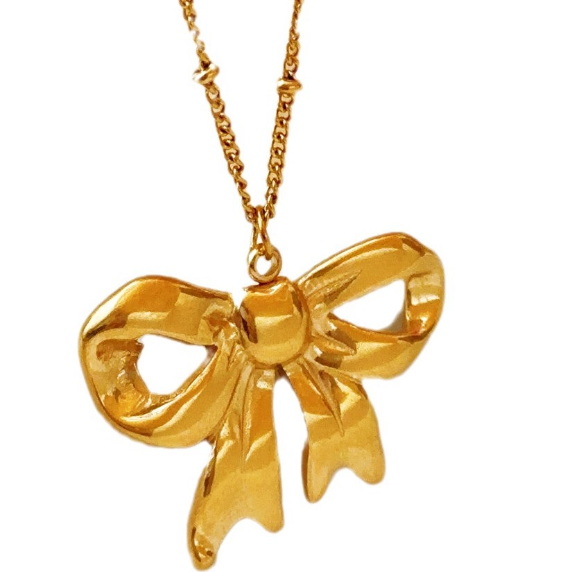 Arco de mariposa Europa y Estados Unidos personalidad collar de acero de titanio pernos de moda lujoso ligero conjunto de joyas personales femeninas