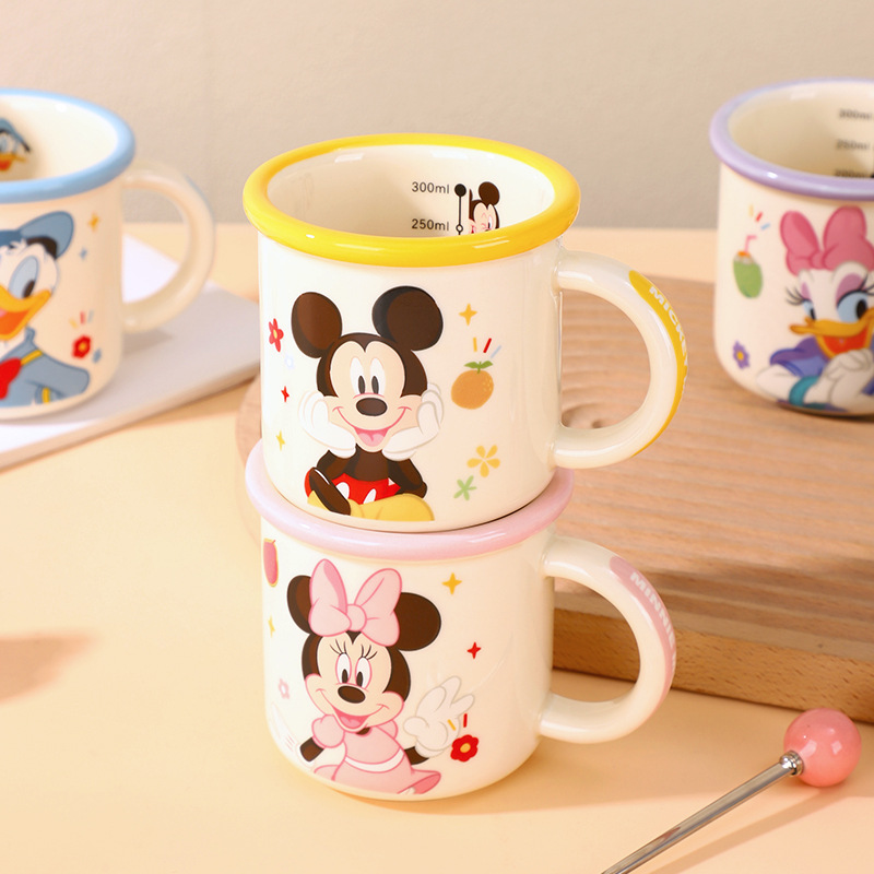 Taza de agua de cerámica linda para el hogar de Disney Taza de leche de desayuno para niños de alto valor con escala Taza de jardín de infantes