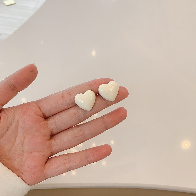 Women'S Gender Simple Style Style Resin Small Fresh Milk White Heart Earrings