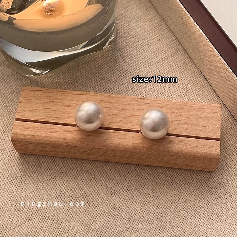 Pendientes de perlas, pendientes de estilo caliente, lujo ligero, pendientes simples de celebridades de Internet, accesorios de Yiwu, venta al por mayor