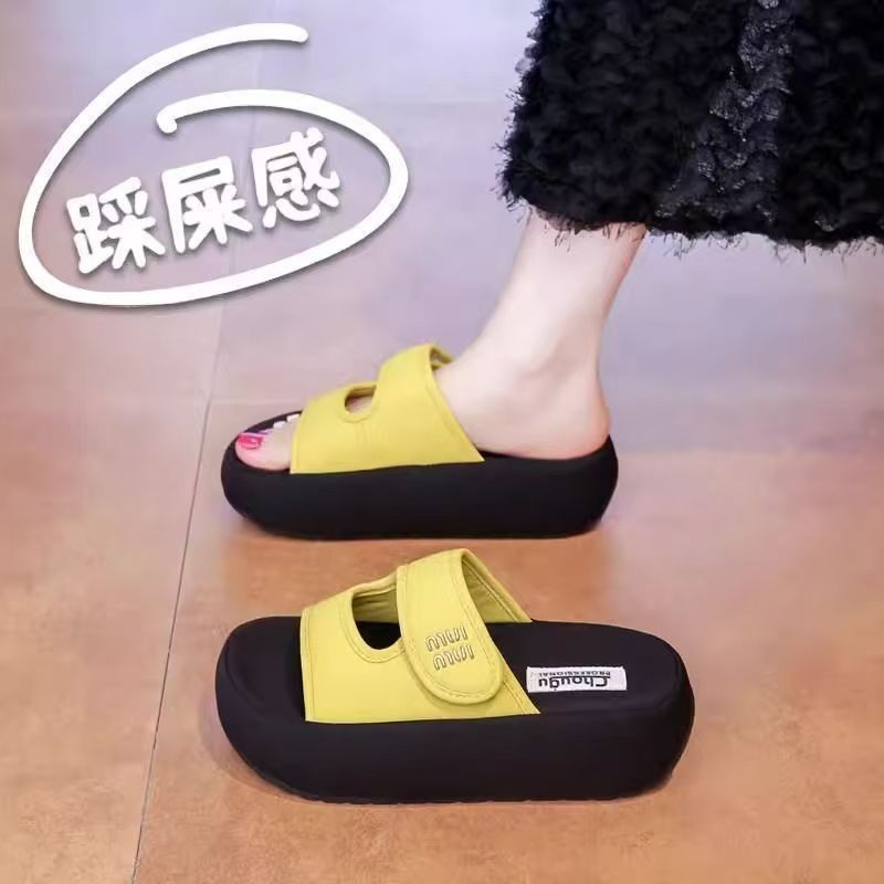 2026 verano nuevo color sólido grueso dedos descubiertos simple clásico coreano casa respirado hueco zapatillas de playa