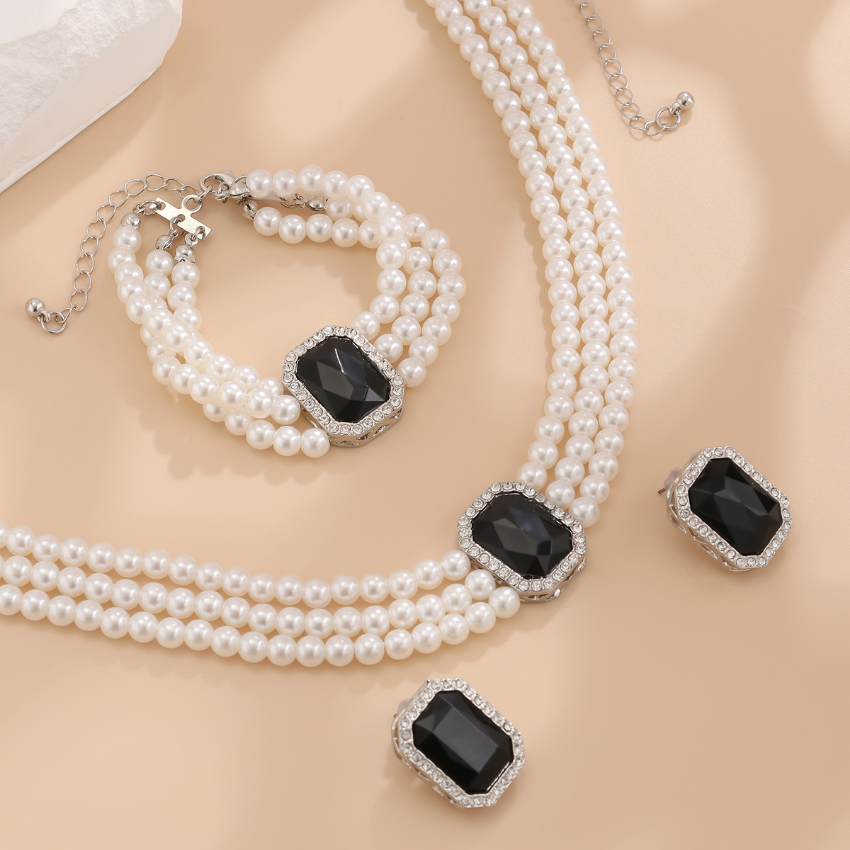 Elegant Imitation Pearl Alloy Turquoise Geometric Rhinestones Women's Jewelry Set display picture 9