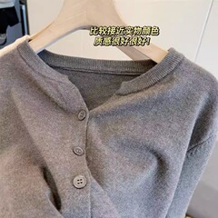 韓国版のニットのカーディガンの小さいコートの女性の薄い金の2023春秋の気質の年齢を減らすセーターの外はやせている短い上着を現します。