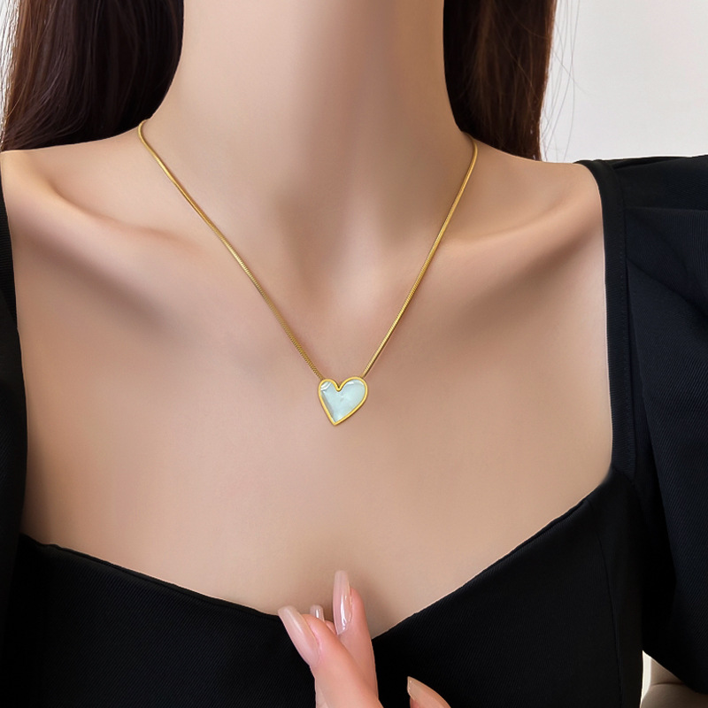 Fashion Heart Shape Titanium Steel Plating Pendant Necklace display picture 3