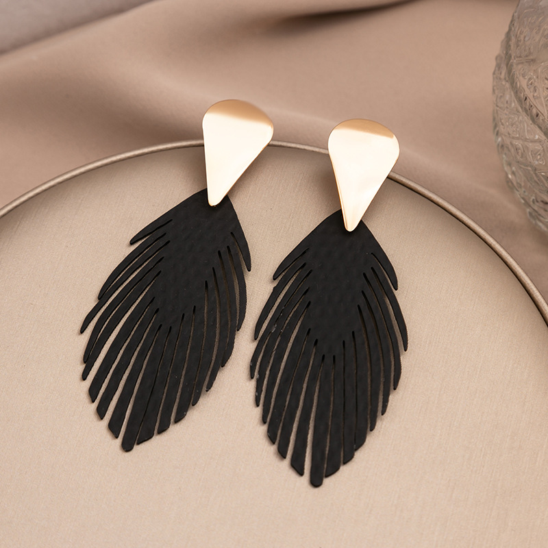 28g Weight Drop Earrings Classification 1 Pair Quantity Daily Occasion Iron Material Leaf Pattern Women'S Gender Plating Design Fashion Style 1 Pair Fashion Leaf Plating Iron Drop Earrings 9
