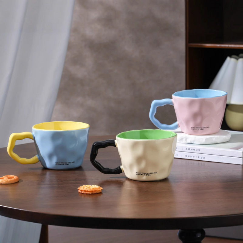 Crayón pequeño nuevo auténtico autorizado taza de copa con cubierta taza de paja para parejas de niñas de oficina taza de agua de alto valor facial