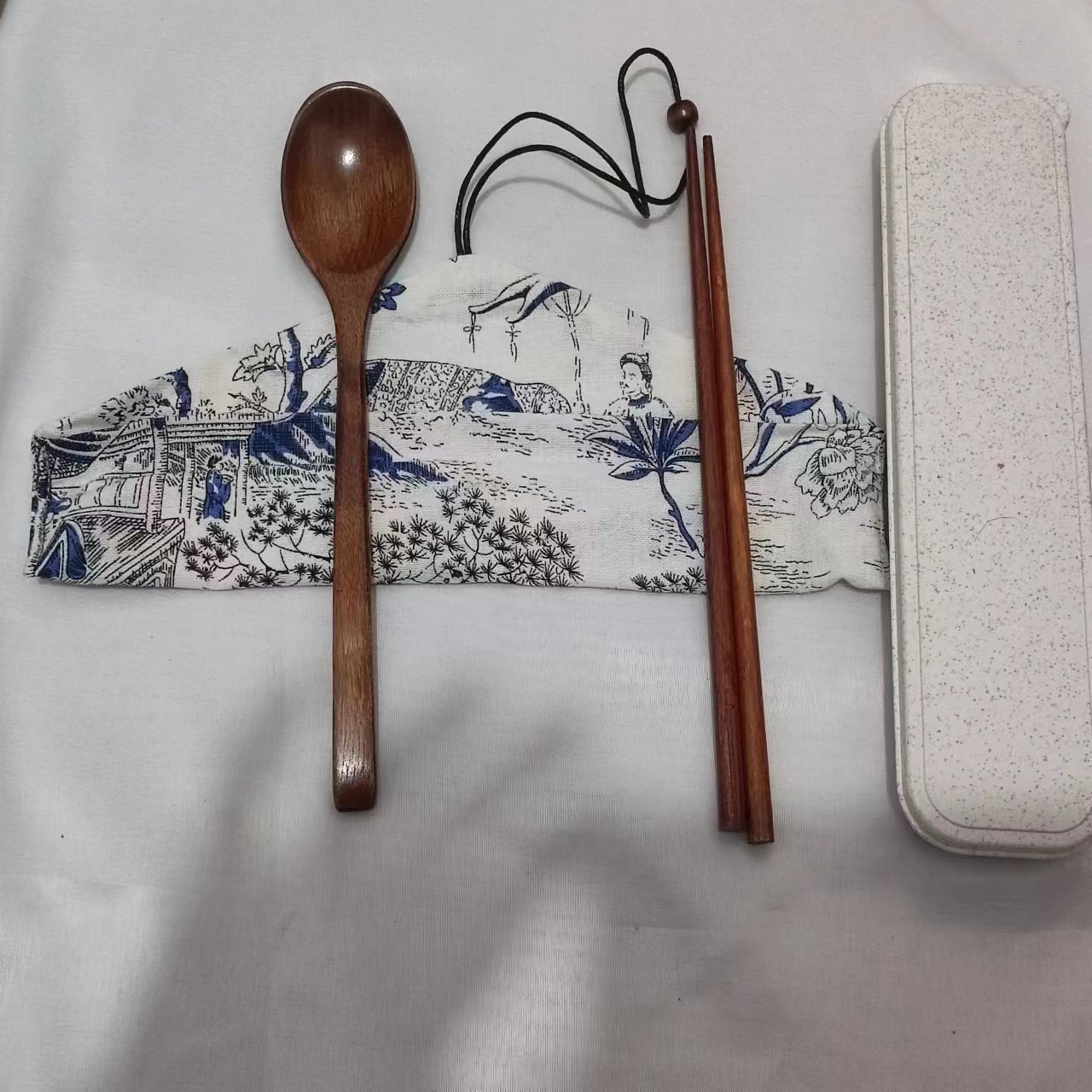 오래 된 옻칠 천 가방