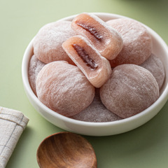180g Japanese-style glutinous rice dumplings with sweet and sour strawberries and mango flavors, light rice aroma, delicate texture, and a casual snack