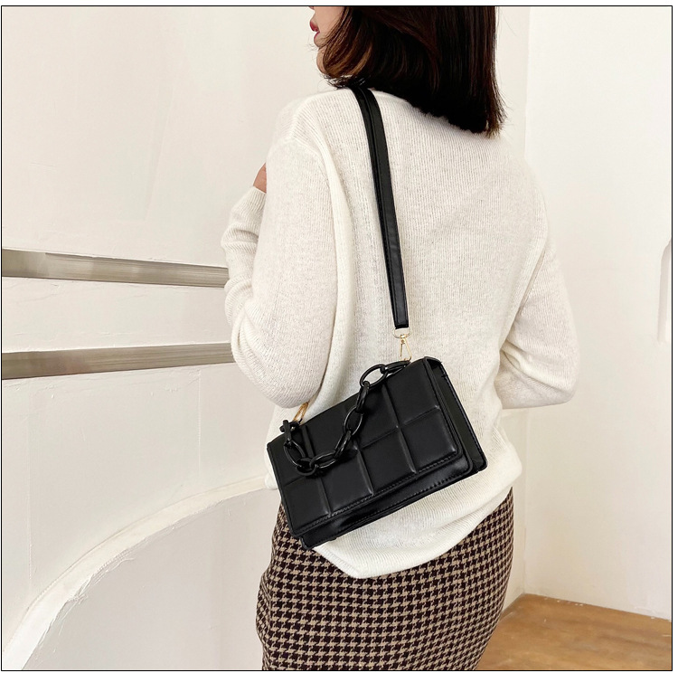 Women's Medium Pu Leather Lattice Solid Color Streetwear Magnetic Buckle Crossbody Bag display picture 2