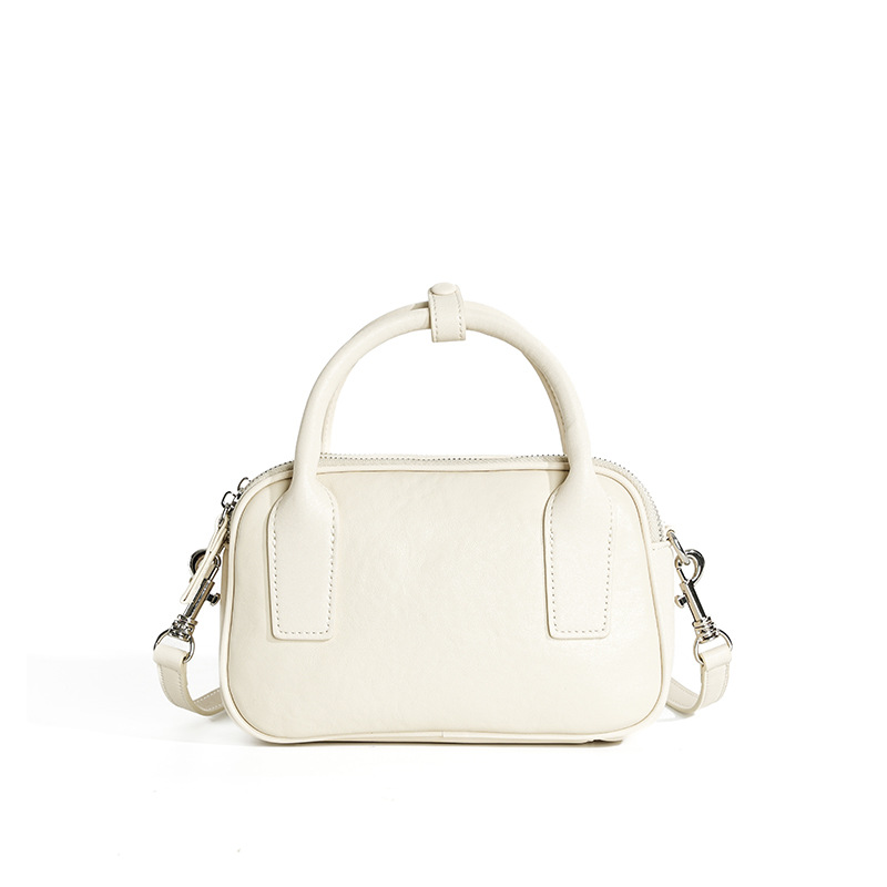 오프화이트(베지터블 태닝 가죽의 첫 번째 레이어)