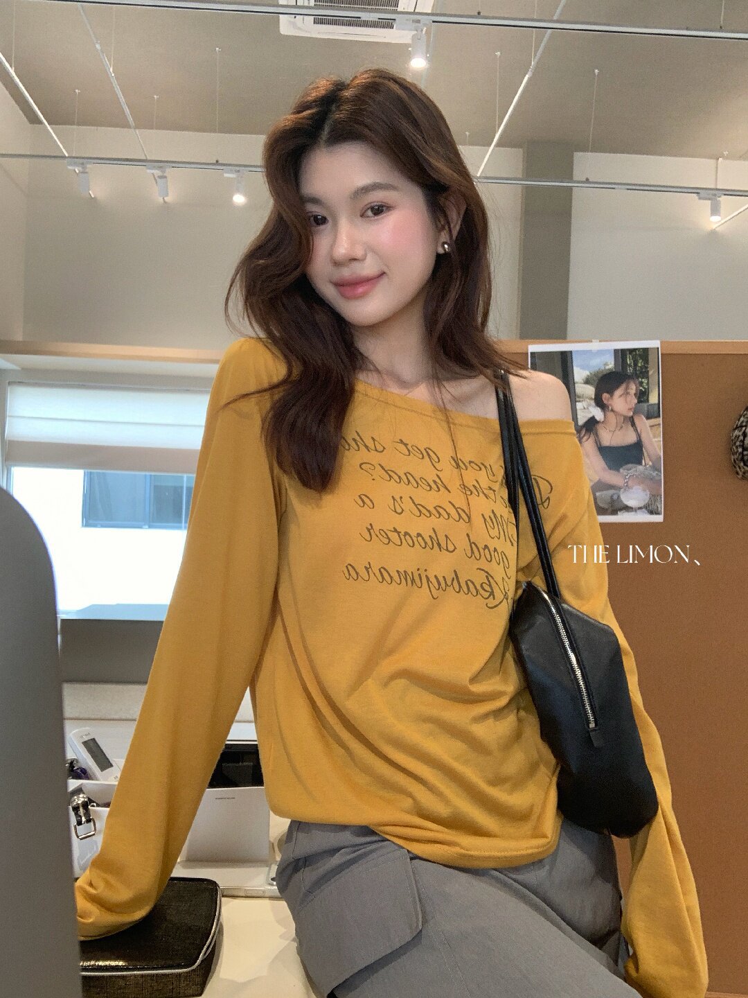 Áo thun nữ tay dài cổ tròn in chữ, phong cách Hàn Quốc, chất liệu cotton thoáng mát — màu đen, màu trắng, màu xám, màu vàng chi tiết 34