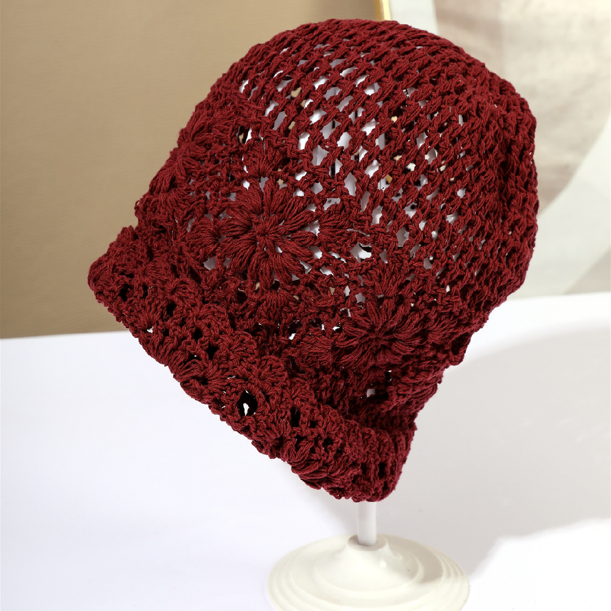 Primavera y otoño Delgado hueco hecho a mano sombrero de gancho de mujer gancho flor tejida de lana de mujer sombrero de punto de verano Red roja sobre cabeza sombrero