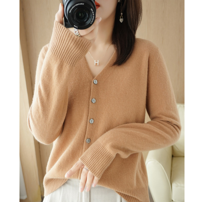 New classic casual sweater jacket for women, versatile knit cardigan for spring and autumn, V-neck air conditioning shirt New classic casual sweater jacket for women, versatile knit cardigan for spring and autumn, V-neck air conditioning shirt