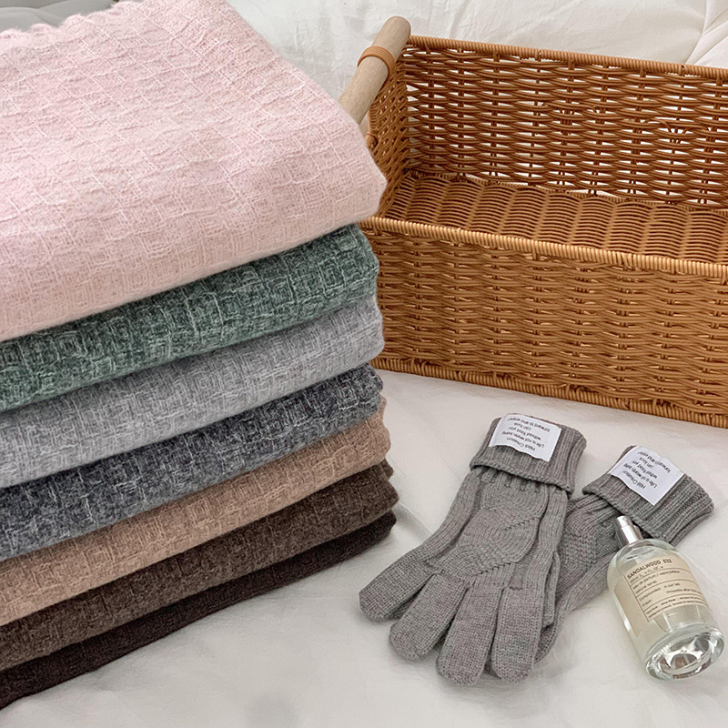 Bufandas de invierno femeninas de alta calidad 2025 nuevo estilo en la atmósfera de color sólido imitación bufandas de cachemir al por mayor