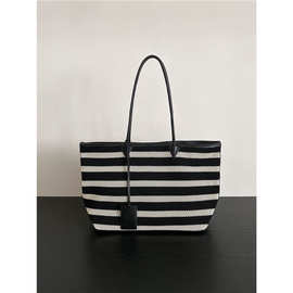 黑白条纹托特包包女大容量大包2025新款休闲度假慵懒风手提单肩包