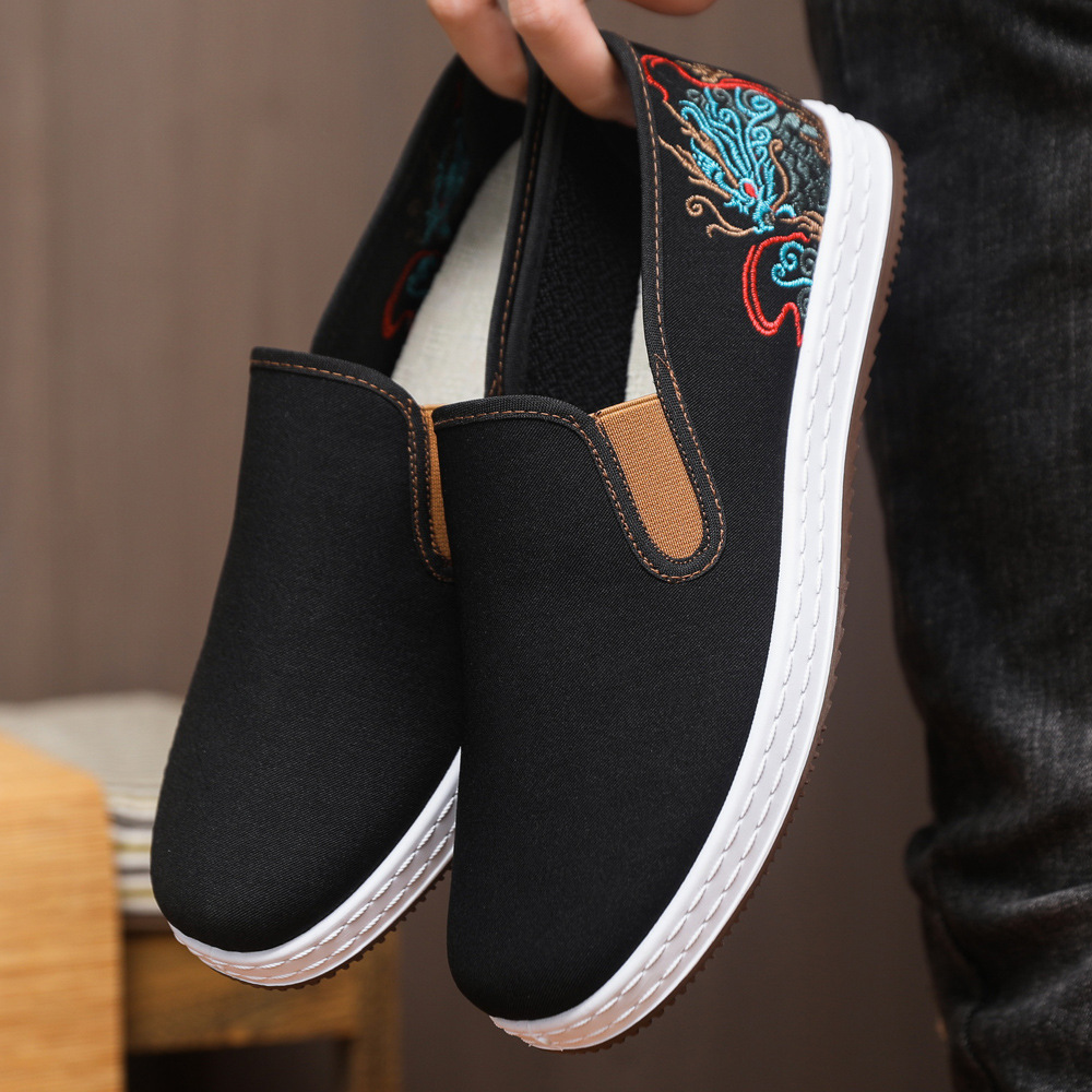 Zapatos de tela para hombres nuevos zapatos de hombre viejos bordados tradicionales de Beijing, zapatos casuales para hombres con suela suave zapatos de hombre perezosos