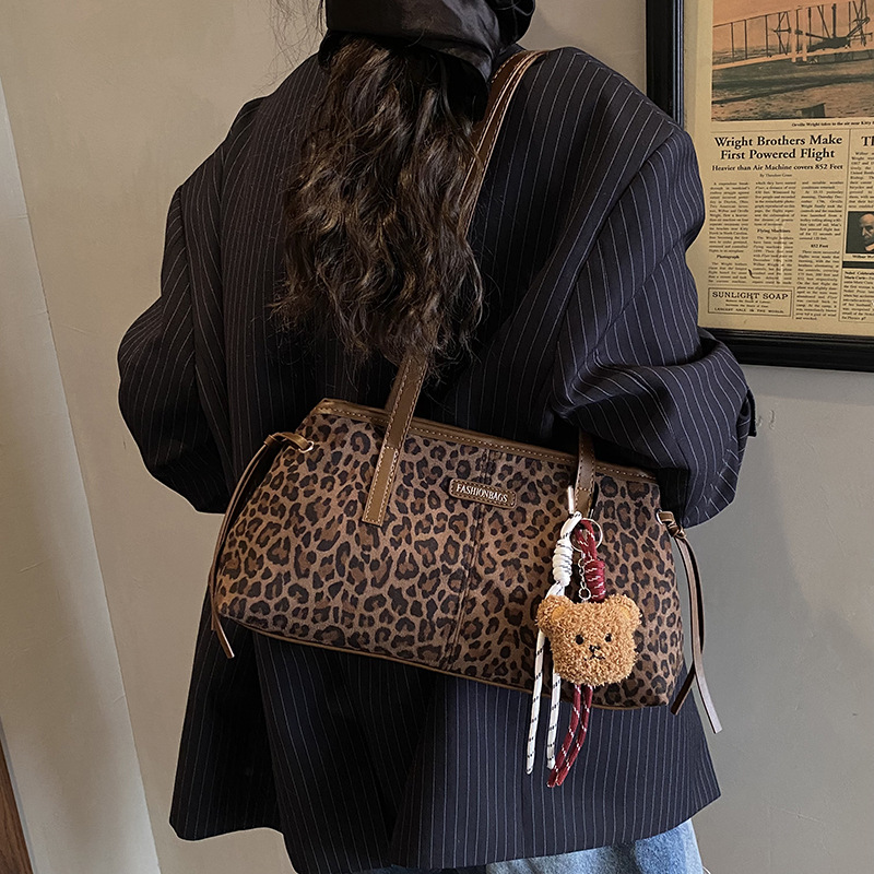 Invierno retro estampado leopardo hombro brazo bolso de gran capacidad para mujeres 2025 nueva bolsa de mano de viaje ocio