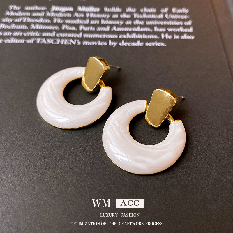 Pendientes de aro huecos con forma de gota de aceite y aguja de acero, estilo europeo y americano, versátiles, sencillos, con personalidad, ligeros y de lujo, venta al por mayor del fabricante.