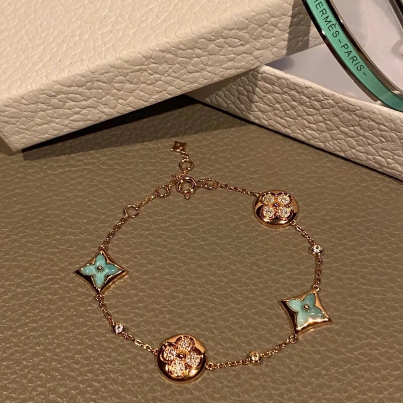 2025 New Diamond-Shaped Four-Leaf Clover Bracelet, Feminine and Fashionable Mother-Of-Pearl Flower Bracelet, Niche Design Girl Jewelry