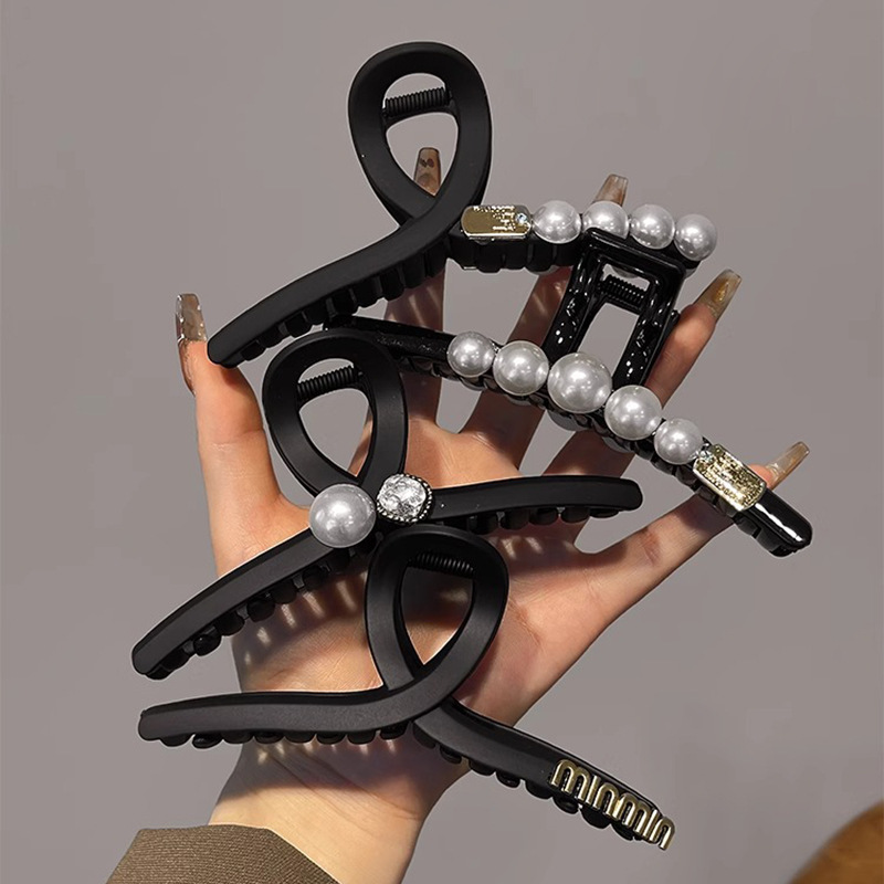 Estilo coreano de alta gama grande clip de agarre negro femenino 2025 nuevo clip de pelo en la parte posterior de la cabeza clip de tiburón clip de horquilla tocado